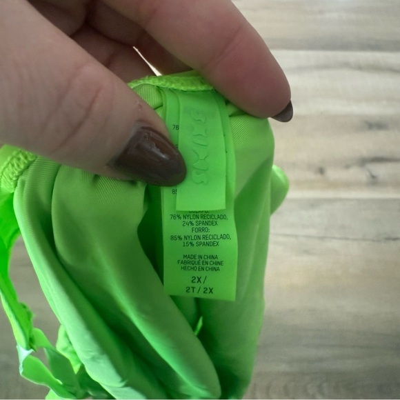 Skims neon green scoop neck one piece swimsuit - 2X - Picture 8 of 8